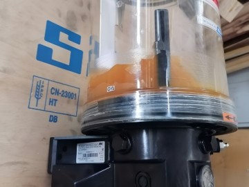 насос SKF Р203_E-_8XLBO-700-24-A100F200-V10A в централизованной системе смазки